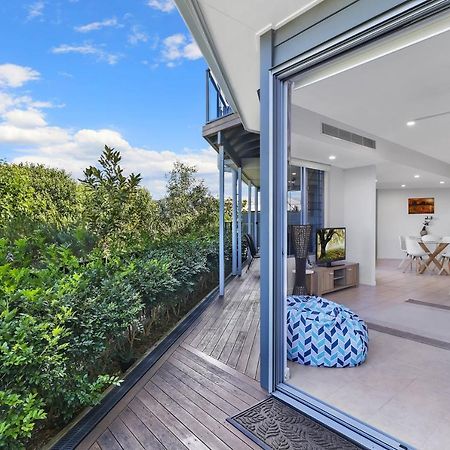 Welcoming Lakeside Getaway With Waterviews, Wifi, Pool & Park Mooloolaba Exterior photo