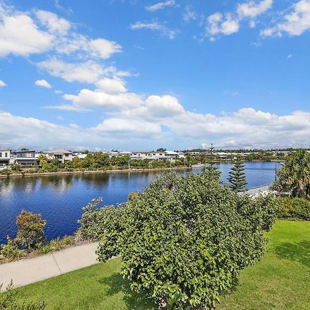 Welcoming Lakeside Getaway With Waterviews, Wifi, Pool & Park Mooloolaba Exterior photo
