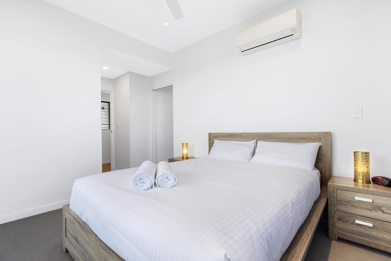 Welcoming Lakeside Getaway With Waterviews, Wifi, Pool & Park Mooloolaba Exterior photo
