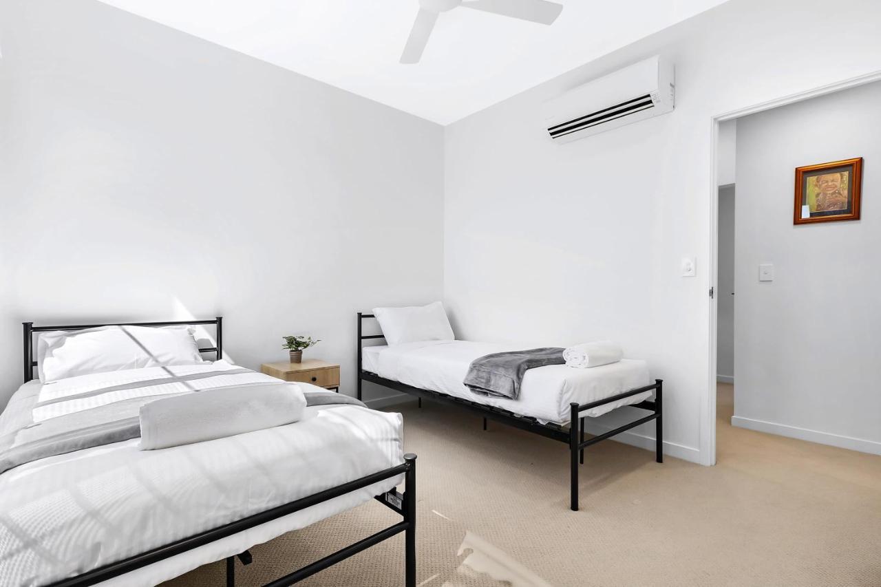 Welcoming Lakeside Getaway With Waterviews, Wifi, Pool & Park Mooloolaba Exterior photo