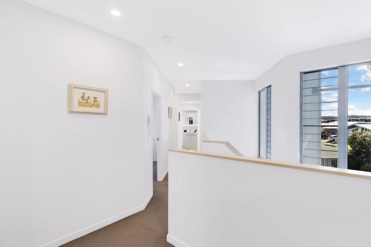 Welcoming Lakeside Getaway With Waterviews, Wifi, Pool & Park Mooloolaba Exterior photo