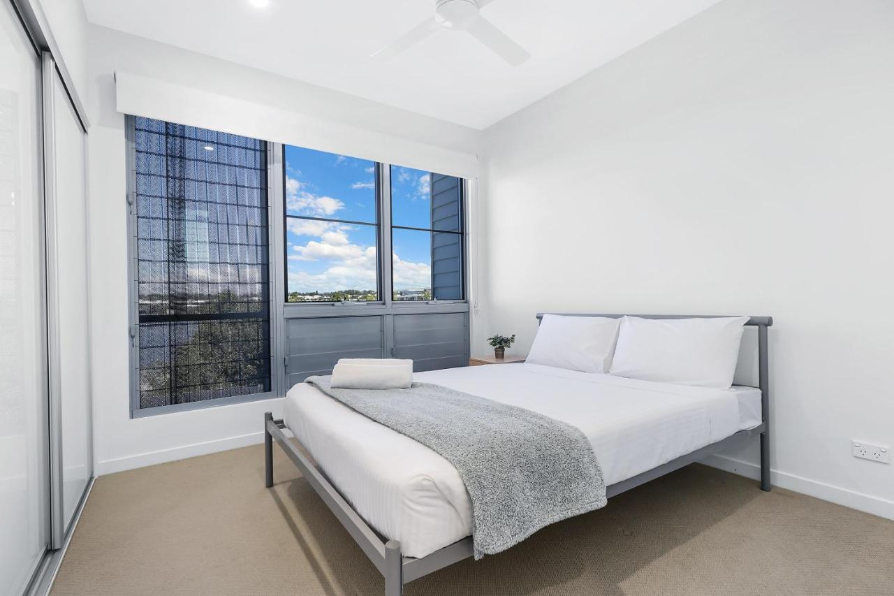 Welcoming Lakeside Getaway With Waterviews, Wifi, Pool & Park Mooloolaba Exterior photo