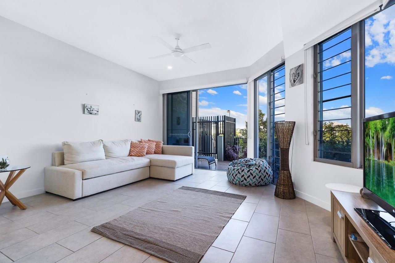 Welcoming Lakeside Getaway With Waterviews, Wifi, Pool & Park Mooloolaba Exterior photo