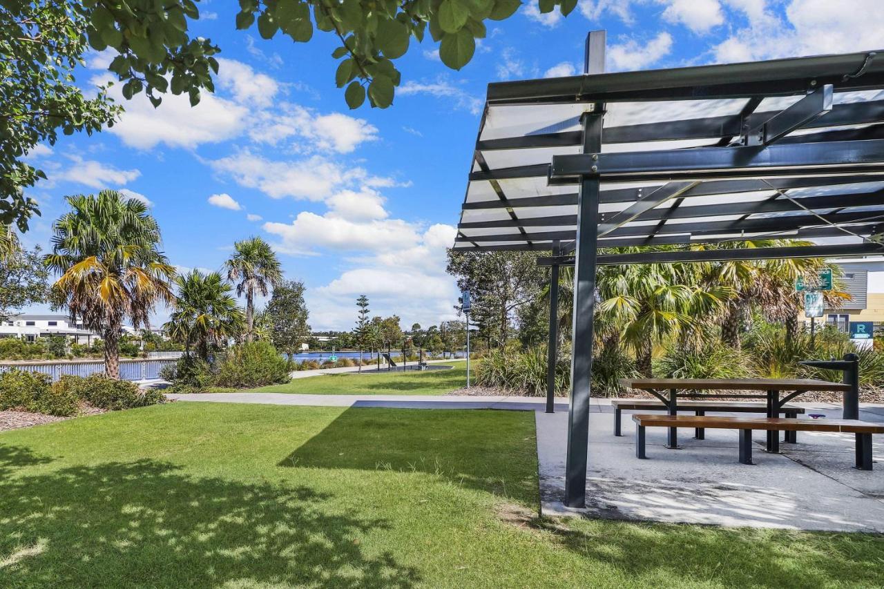 Welcoming Lakeside Getaway With Waterviews, Wifi, Pool & Park Mooloolaba Exterior photo